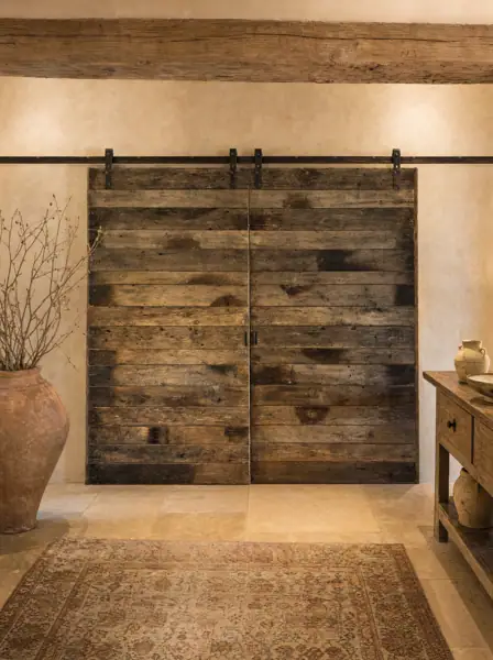 Porte à deux vantaux coulissante en vieux chêne brut