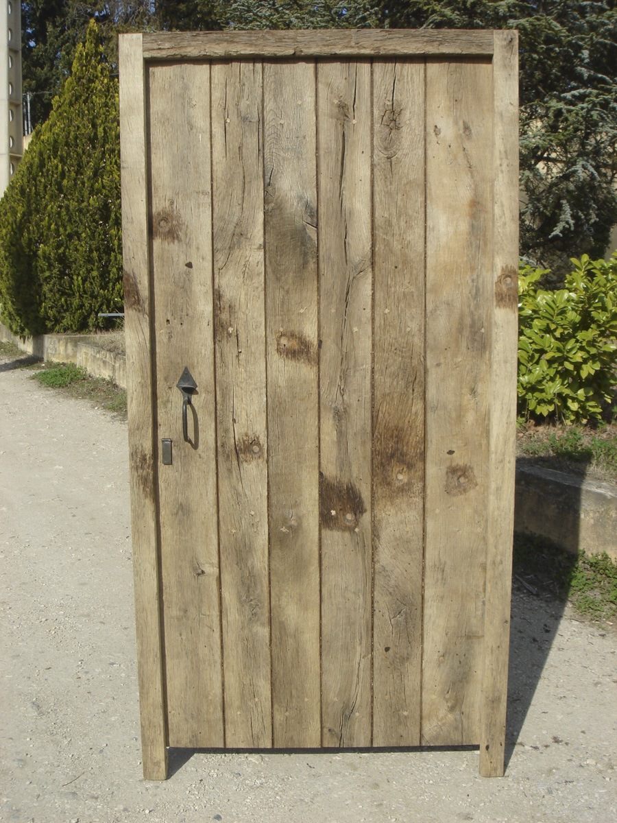 Porte d'entrée en vieux chêne non rabotée-image